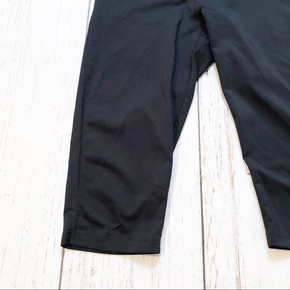 Under Armour black fitted small capris - Picture 3 of 7